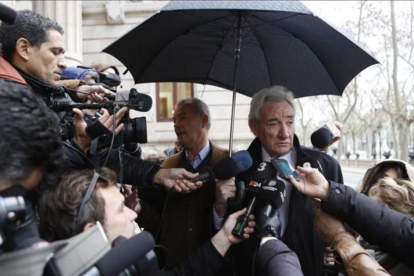 Luis del Olmo llega este lunes a la Audiencia de Barcelona para declarar en el juicio contra Rogelio Rengel, uno de sus exadministradores, que presuntamente le estafó tres millones de euros.