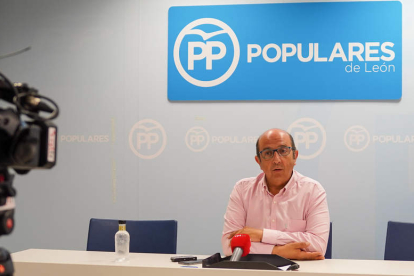 Francisco Castañón, portavoz del PP en la Diputación. MIGUEL F. B.