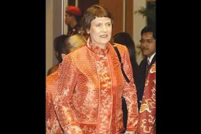 Helen Clark sucedió en diciembre del 1999 como primera ministra a Jenny Shipley, la primera mujer que alcanzó ese puesto en Nueva Zelanda.