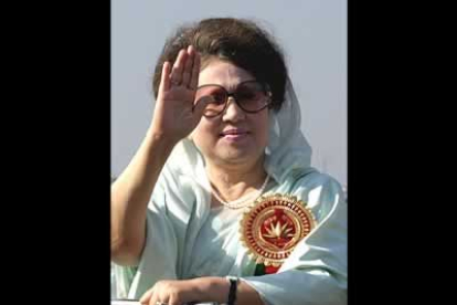 Begum Khaleda Zia, primera mujer jefa de Gobierno, del 1991 al 1996, dirige nuevamente este país de mayoría musulmana desde octubre del 2001.