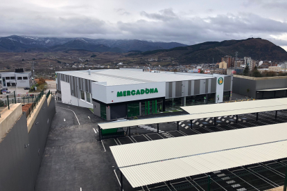 La nueva tienda de Mercadona en la avenida Montearenas de Ponferrada. DL