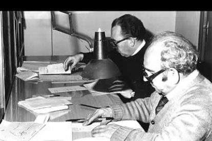 Juan Hernández Fernández «Juanito» y José Luis Luengos, eran los encargados de la fase de corrección del periódico, cuando aún estaba en Pablo Flórez.