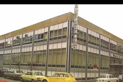 Exterior de la sede del periódico de Lucas de Tuy, donde con anterioridad estaba la <i>Hora Leonesa</i>, periódico adquirido por Diario de León en 1984.