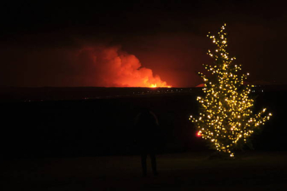 Imagen de la erupción volcánica al norte de Grindavík (Islandia). ICELANDIC COAST GUARD / HANDOUT