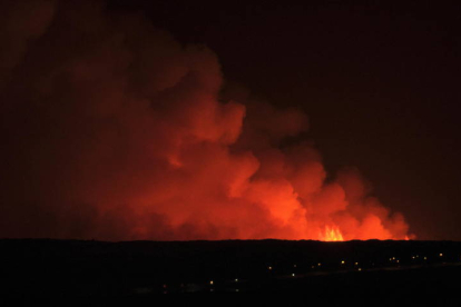 Imagen de la erupción volcánica al norte de Grindavík (Islandia). ICELANDIC COAST GUARD / HANDOUT