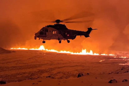 Imagen de la erupción volcánica al norte de Grindavík (Islandia). ICELANDIC COAST GUARD / HANDOUT