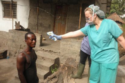 Control de fiebre por el ébola en África. DL