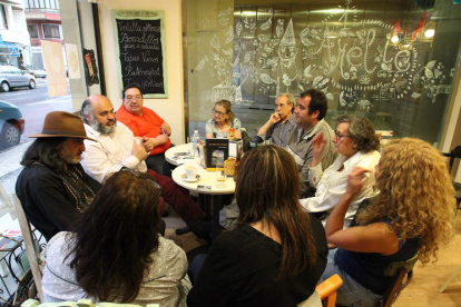 Un instante en el encuentro literario que acoge el Café Amélie, una de las más jóvenes tertulias leonesas