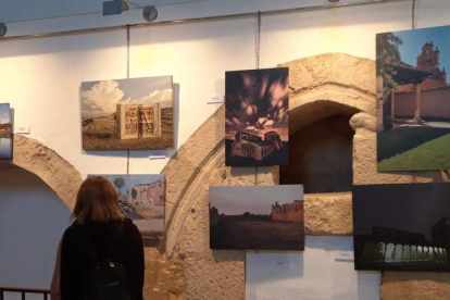 Las fotografías de la exposición ya pasaron por Mansilla de las Mulas. DL