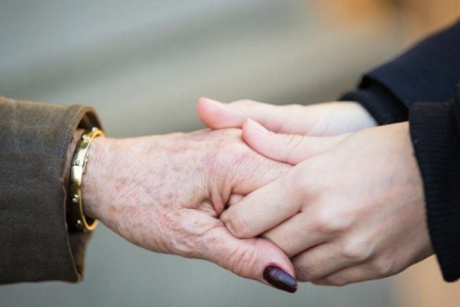 Varios estudios confirman la importancia de las abuelas para el bienestar de sus nietos.
