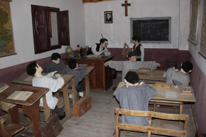 Recreación de una de las escuelas de la montaña de Riaño. CAMPOS