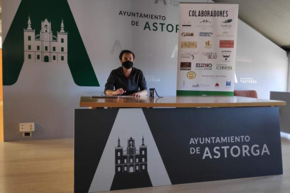 Esteban García ayer durante la presentación de la campaña «Los 8.000 de Astorga». A. R.
