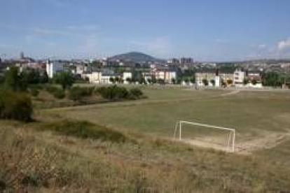 La imagen muestra el campo de fútbol del Puente Boeza, que pasará a ser suelo para uso público