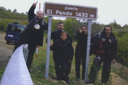 Julián Pellitero junto a Patricia, Javier, Lana y Pepe, los protagonistas de esta interesante aventu