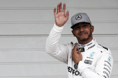 Lewis Hamilton celebra su 11ª 'pole' de la temporada.