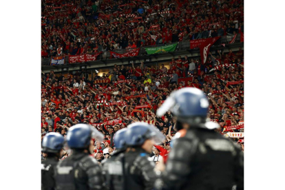 La policía francesa se vio superada en la final de Champions. YOAN VALAT