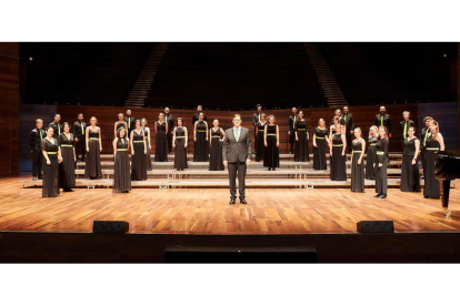 El Coro Ángel Barja de Juventudes Musicales de la Universidad de León inicia el año repleto de actividad, con conciertos en León, Madrid y Ejea de los Caballeros. A. J. MADRID
