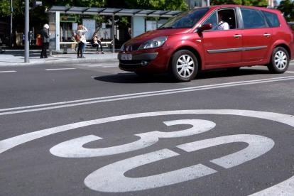 Una calle señalizada en Valladolid para circular como máximo a 30 por hora. NACHO GALLEGO