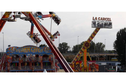 El recinto ferial, ubicado en los terrenos del antiguo desguace de Clarés, detrás del estadio, se abrirán el 23 de junio. JESÚS F. SALVADORES