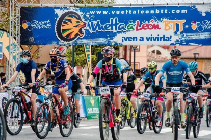 La Vuelta a León BTT volverá a contar con una nómina de ciclistas de altura en sus tres etapas. ISABEL G. DÍEZ