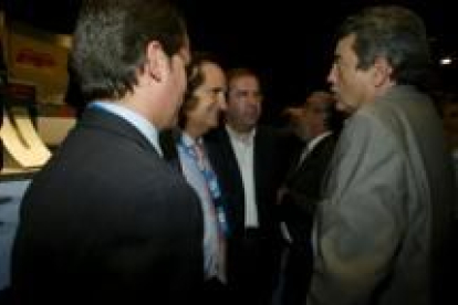 Martínez charla con Herrera, Lucas y López Benito en el congreso regional del PP, el sábado en León