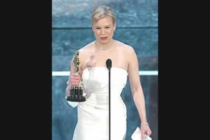 ...y para la actriz Renée Zellweger por «Cold Mountain» que consiguió hacerse, al igual que Robbins, con la primera estatuilla de su carrera