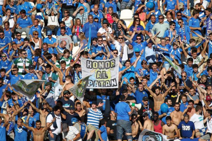 La marea azulona dio un colorido especial al estadio Reino de León