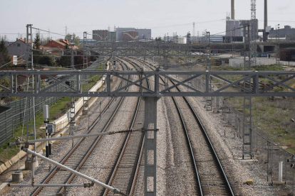 Ramales ferroviarios en el acceso sur de la capital leonesa. ARCHIVO