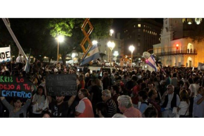 Opositores a Cristina Fernández de Kirchner toman la plaza de Mayo.