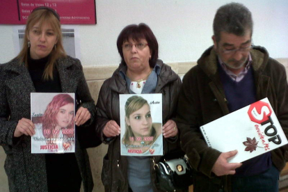 La madre de Sara González y los padres de Ana Isabel Buiza, el día del juicio.