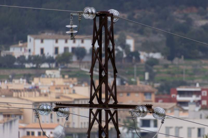 Una torreta eléctrica en la población Andratx, en Mallorca. CATI CLADERA