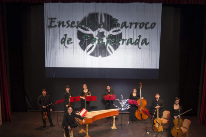 Imagen de archivo del Emsemble Barroco de Ponferrada, que ofrece esta noche un concierto en la Bodega del Castillo dentro del Ciclo Corteza de Encina. DL
