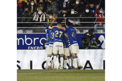 Celebración de uno de los goles de Dani Ojeda la temporada pasada en Huesca. LFP