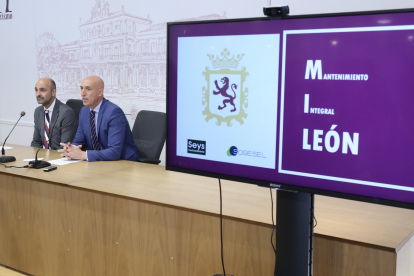 Presentación de la nueva aplicación móvil del Ayuntamiento de León. DL