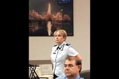 Los relámpagos impedieron el aterrizaje por segunda vez en el Centro Espacial Kennedy. En la Nasa se mostraron decepcionados y desviaron el Discovery a la base aérea de Edwards, en California.