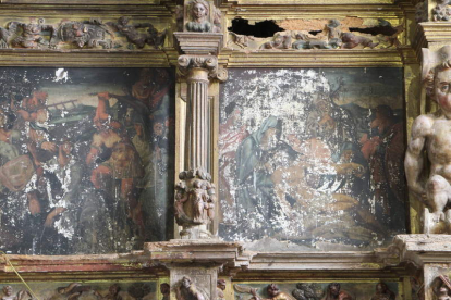 Detalle del retablo principal de la iglesia de Valdavida, que fue desmontado hace tres años por su delicado estado, pero que no ha sido restaurado aún. DL