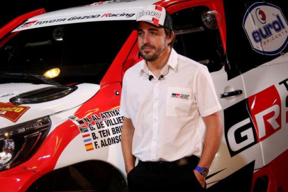 El piloto Fernando Alonso, del equipo Toyota Gazoo Racing, participa en el rally de Arabia. MATEOS.
