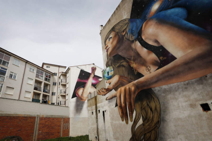 Murales en las calles de La Bañeza. JESÚS F. SALVADORES