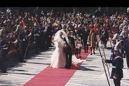 La pareja tiene dos hijos, Felipe Juan Froilán de Todos los Santos y Victoria Federica.