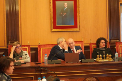 El Pleno aprobó el remanente de tesorería del Ayuntamiento de León de 2022. J. NOTARIO