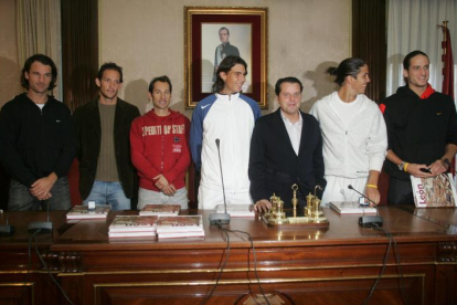 Los jugadores que ganaron la Copa Davis recibieron la Medalla de Oro de la Ciudad de León. NORBERTO