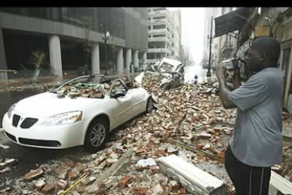 Otros han sido más alarmantes y opinan que a causa de «Katrina» se puede experimentar un «equivalente al tsunami del sur de Asia en términos de daños».