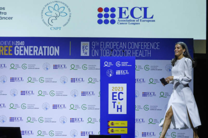 La reina Letizia participó este miércoles en la Conferencia Europea del Tabaco. J. J. GUILLÉN