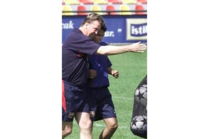 Van Gaal se mostró distendido en la última sesión de entrenamiento