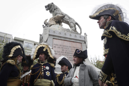 Imagen de archivo de los actos de las Tres Naciones en Astorga en un homenaje a los caídos en la plaza Santocildes. JESÚS F. SALVADORES