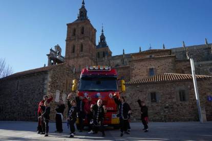 Los Jiménez, la familia más fuerte de España, llevan 25 años dedicándose a las artes marciales y a los retos imposibles. J. NOTARIO