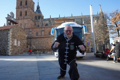 Los Jiménez, la familia más fuerte de España, llevan 25 años dedicándose a las artes marciales y a los retos imposibles. J. NOTARIO