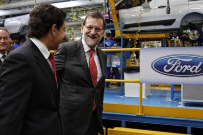 El presidente del Gboierno, Mariano Rajoy, durante su visita a la planta de Ford en Almussafes.