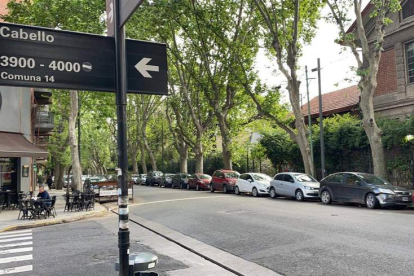 Aun perdida su pista, una calle recuerda a Cabello en Buenos Aires. DL