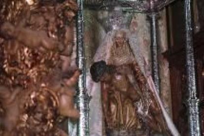 La imagen de la Virgen del Camino dejará el santuario después de 23 años sin abandonar el templo